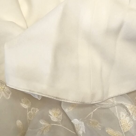 Venus White Embroidered 2pc Wedding Dress 12 - Picture 14 of 14